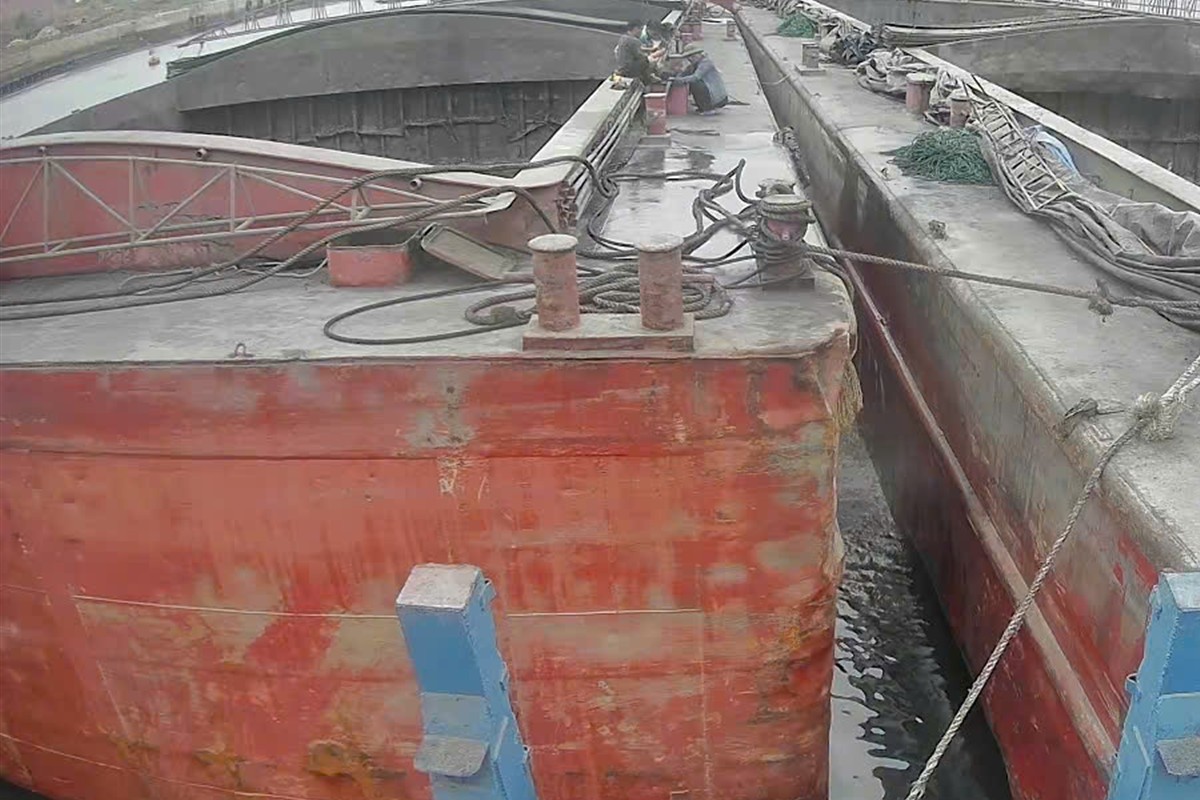 Two barges made up as a tow